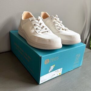 Bzees Time Square White Cream Lightweight Slip On Comfort Sneakers Women 8 NEW